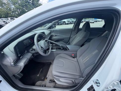 Used 2025 Hyundai Elantra Sport FWD image 9