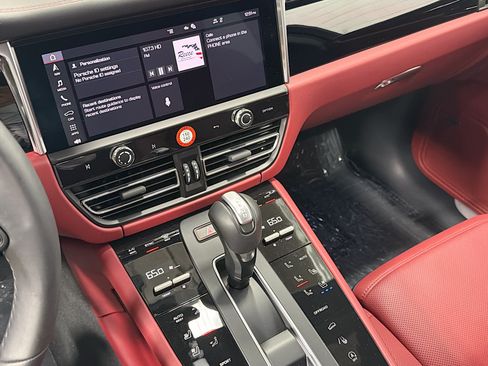 Certified 2026 Porsche Macan S AWD/4WD image 27