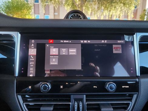 Used 2022 Porsche Macan image 44