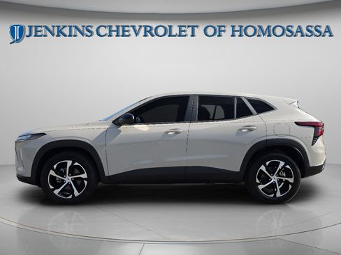 New 2026 Chevrolet Trax RS w/ Sunroof Package FWD image 8