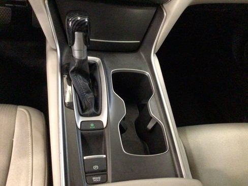 Used 2018 Honda Accord LX image 19
