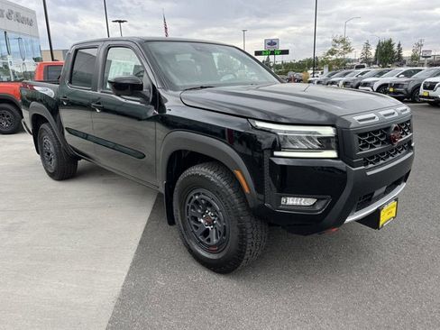 Used 2025 Nissan Frontier PRO-4X w/ Pro Convenience Package image 3