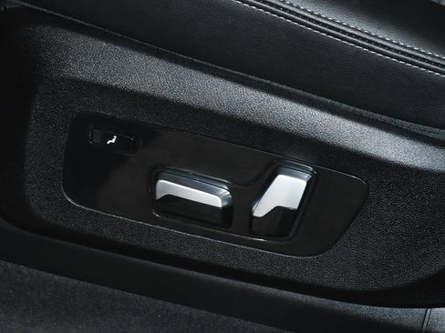 Used 2023 BMW X7 xDrive40i w/ M Sport Package image 70