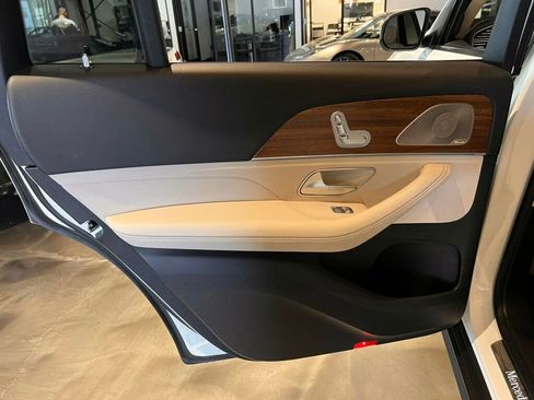 Used 2024 Mercedes-Benz GLS 450 4MATIC image 23