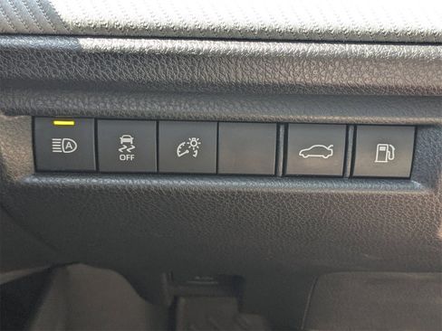 Used 2025 Toyota Camry SE image 25