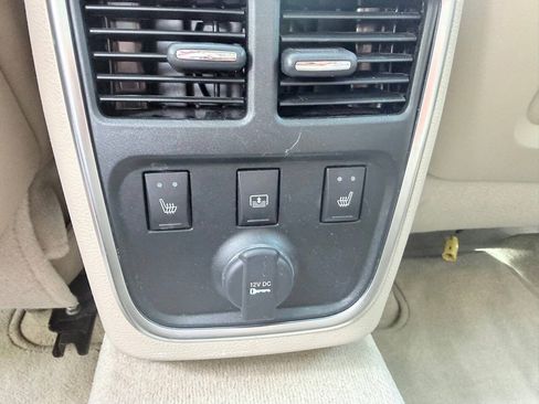 Used 2012 Chrysler 300 Limited w/ Luxury Group RWD image 26