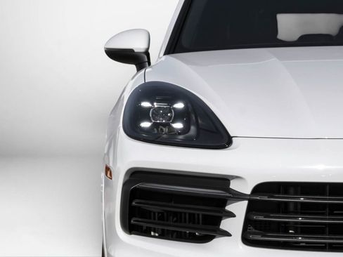 Used 2022 Porsche Cayenne AWD/4WD image 52