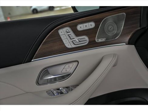 New 2026 Mercedes-Benz GLS 580 4MATIC image 7