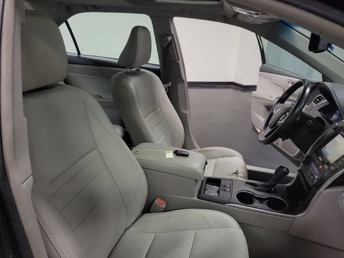 Used 2017 Toyota Camry XLE w/ Moonroof Package FWD image 31