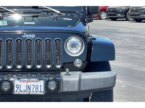 Used 2017 Jeep Wrangler Unlimited Sahara w/ Connectivity Group AWD/4WD image 18