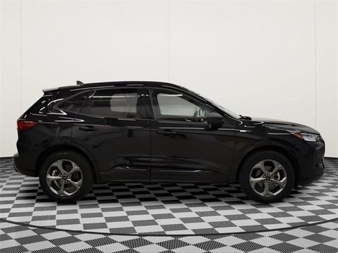 Used 2023 Ford Escape ST-Line image 2