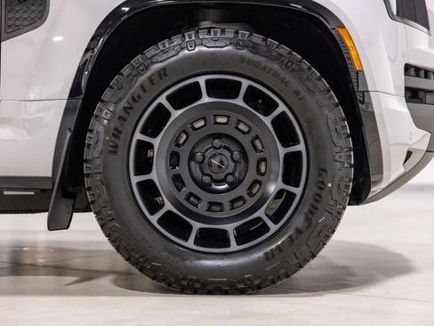 Used 2026 Land Rover Defender 110 OCTA image 27