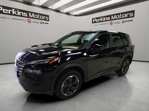 Used 2025 Nissan Rogue SV image 1