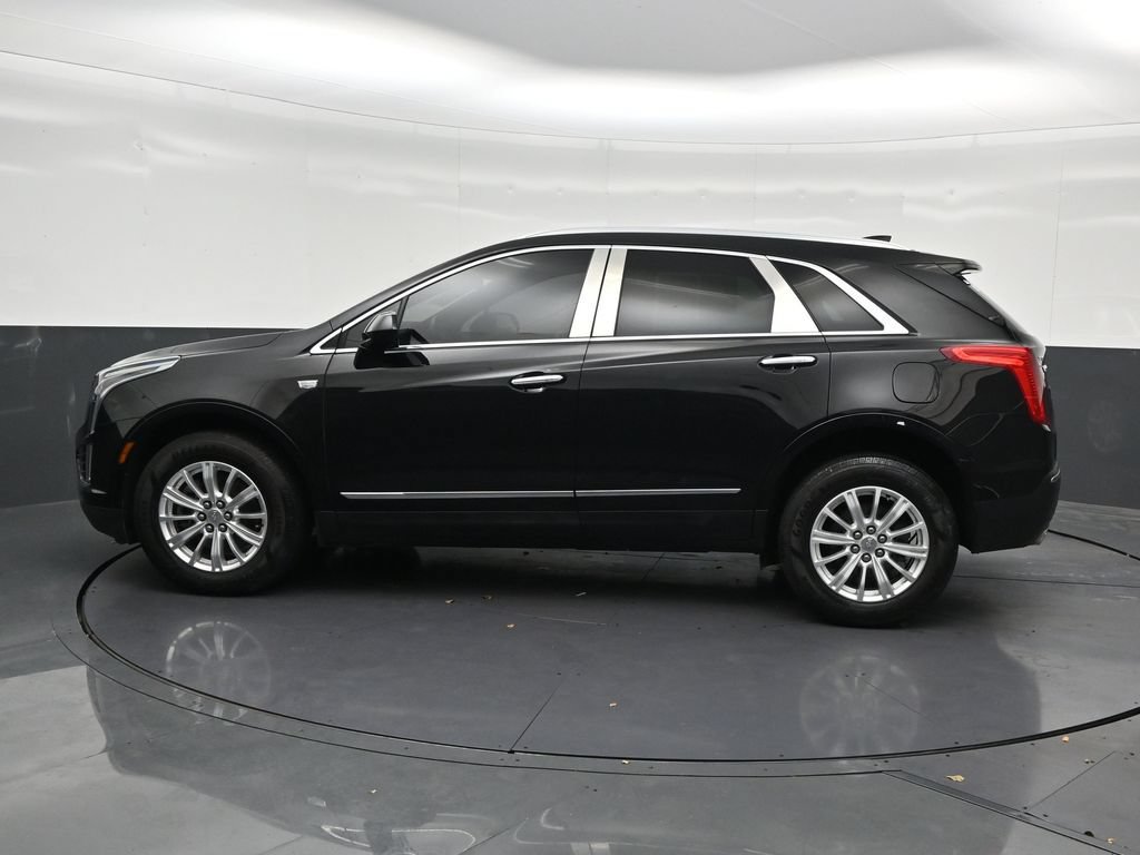 Used 2017 Cadillac XT5 FWD image 2