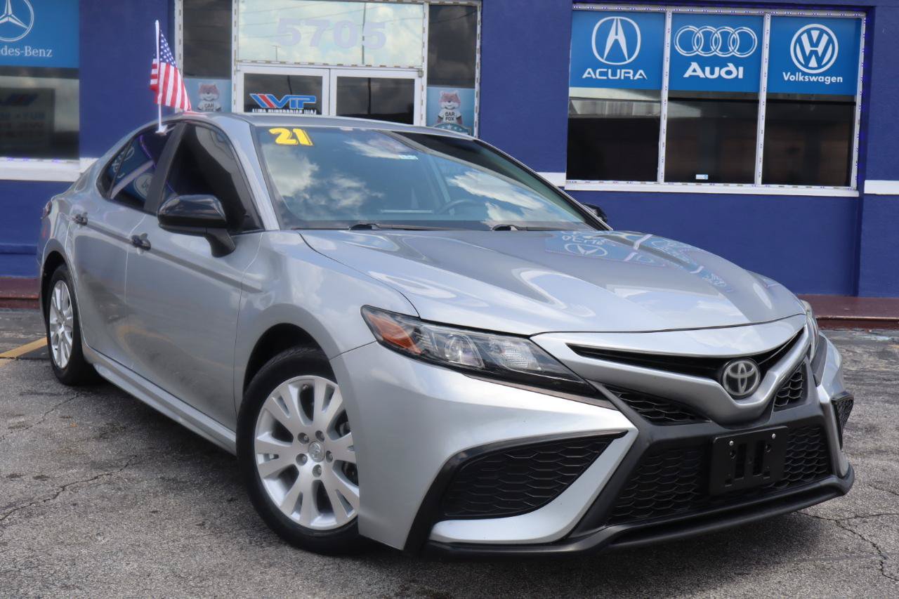 Used 2021 Toyota Camry SE FWD image 3