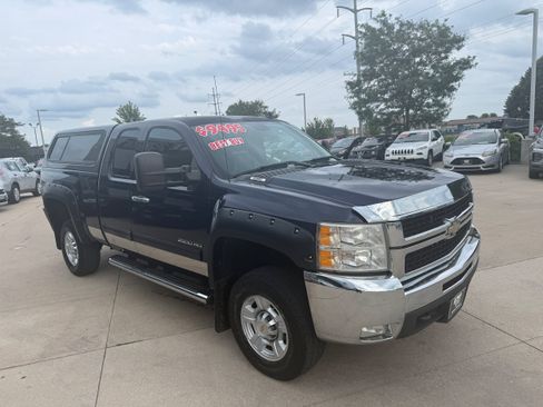 Used 2010 Chevrolet Silverado 2500 LTZ w/ LTZ Plus Package AWD/4WD image 3