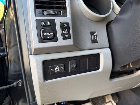 Used 2013 Toyota Tundra 2WD CrewMax w/ SR5 Pkg image 17