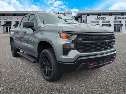 Used 2025 Chevrolet Silverado 1500 Custom Trail Boss AWD/4WD image 2
