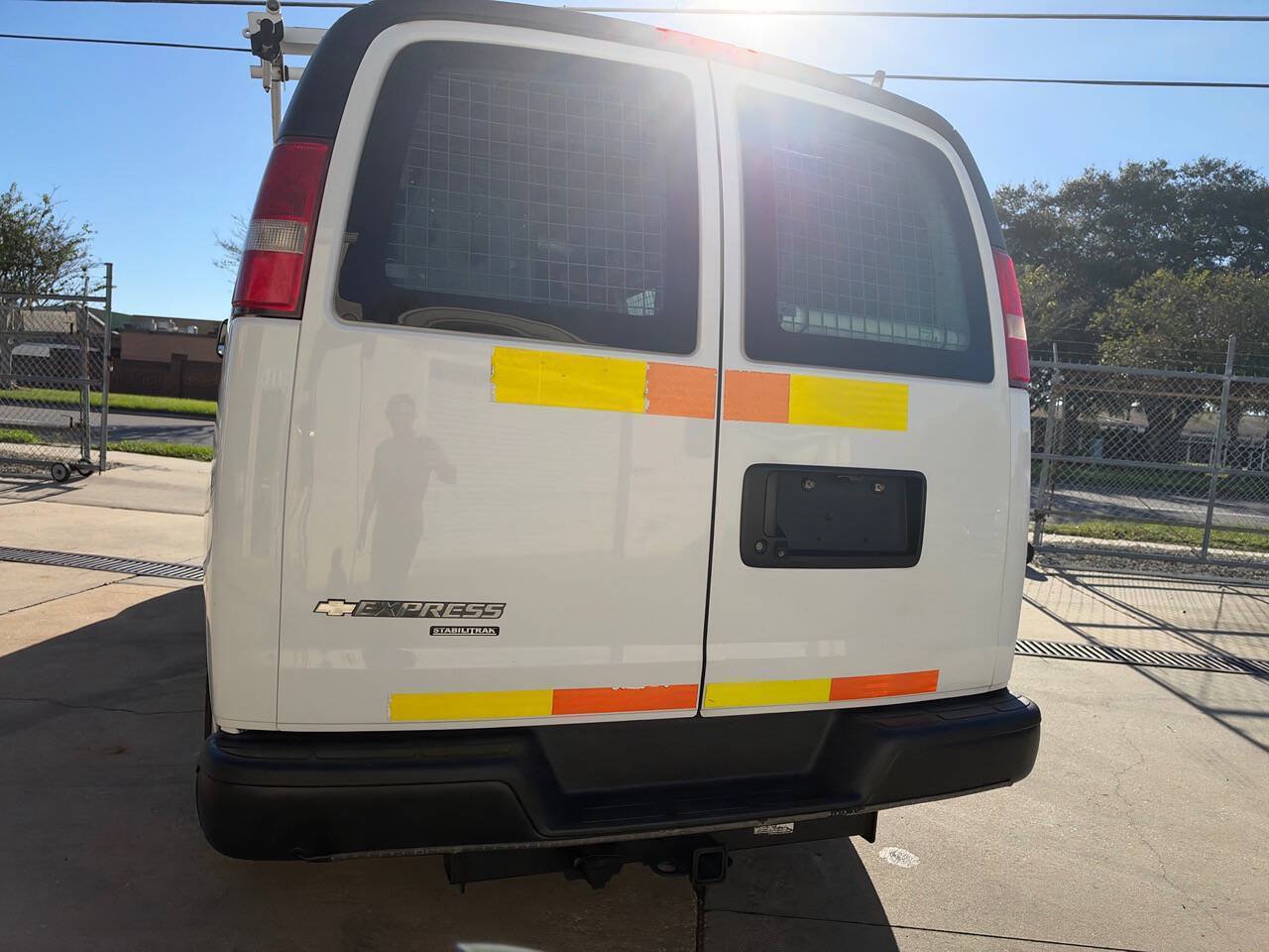 Used 2015 Chevrolet Express 2500 RWD image 15