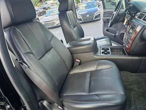 Used 2007 Chevrolet Avalanche LTZ w/ LTZ Preferred Equipment Group RWD image 14