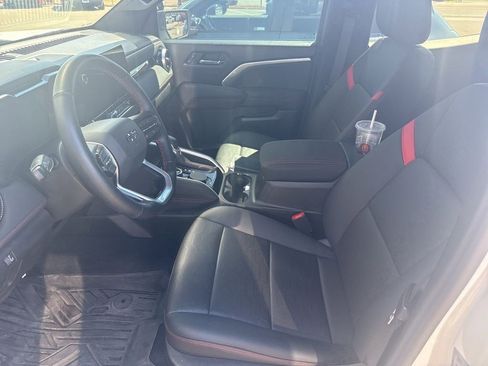 Used 2024 Chevrolet Colorado Z71 w/ Z71 Convenience Package 2 image 12