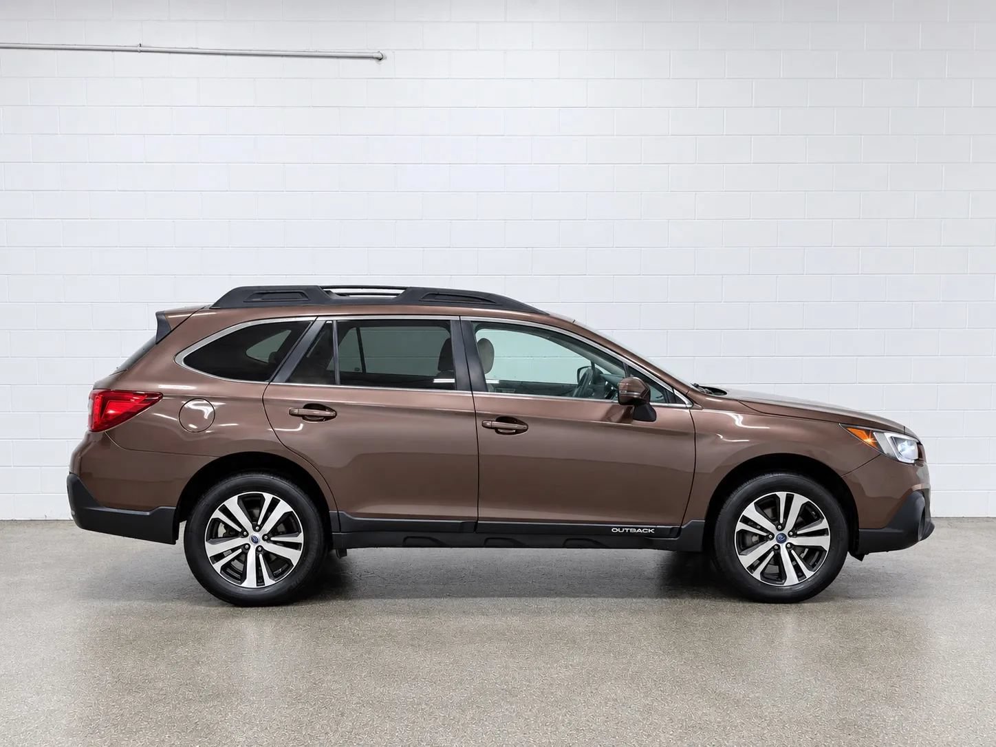 Used 2019 Subaru Outback 2.5i Limited AWD/4WD image 2