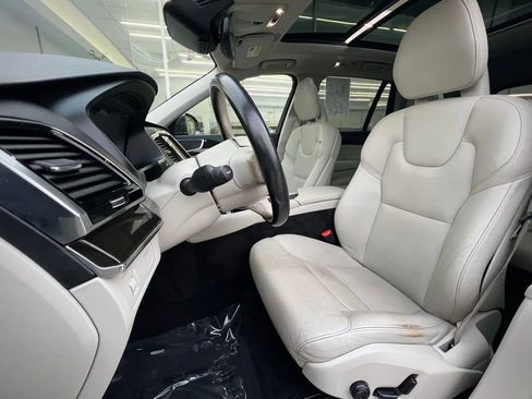 Used 2018 Volvo XC90 T5 Momentum w/ Convenience Package image 17