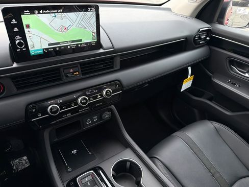 New 2025 Honda Pilot Touring image 26