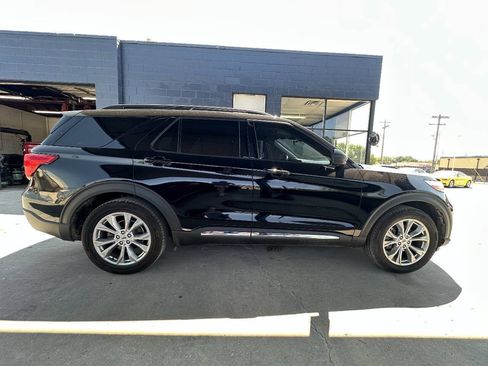 Used 2020 Ford Explorer XLT w/ Equipment Group 202A RWD image 9