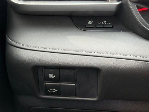 Used 2021 Toyota Highlander LE AWD/4WD image 30