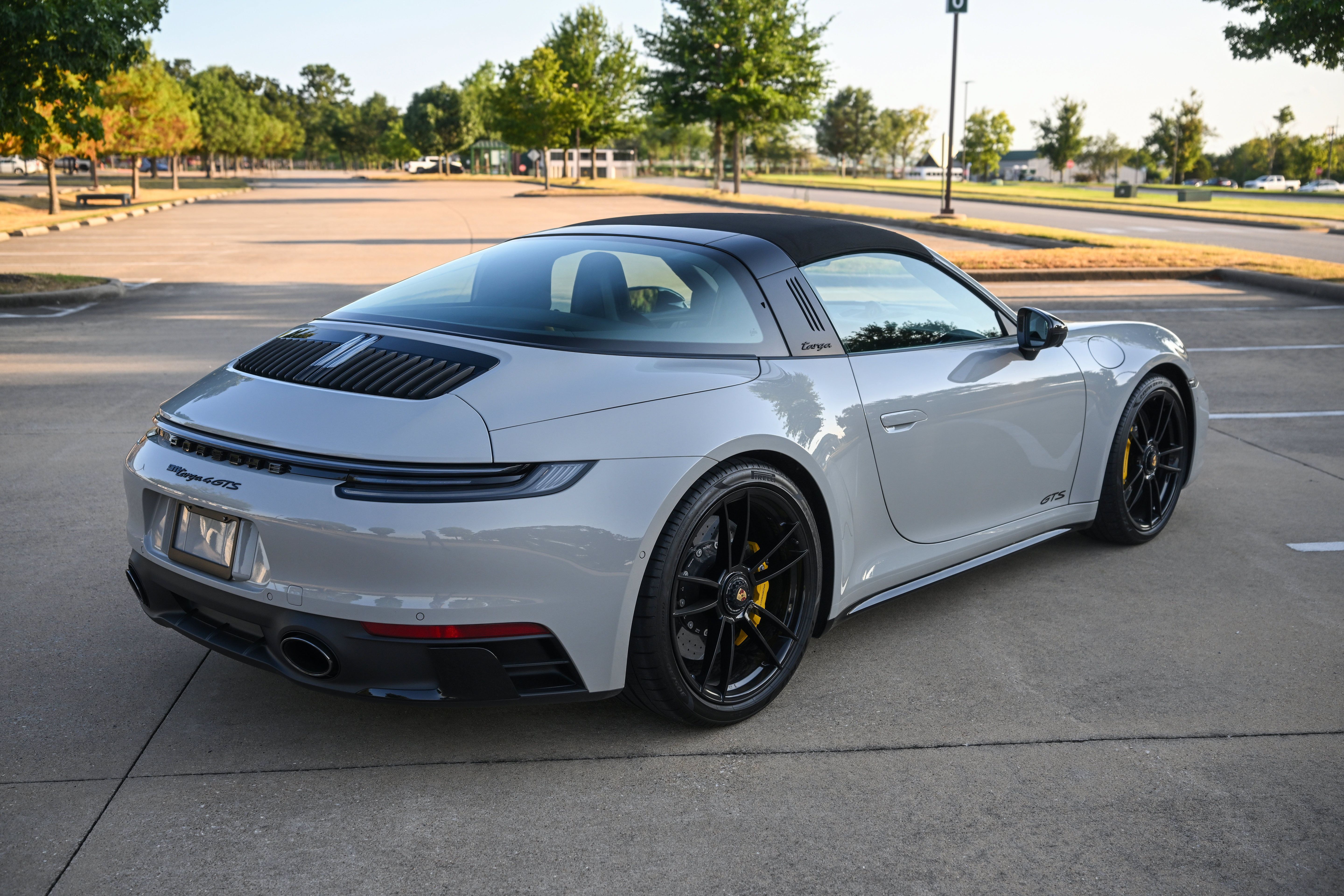 Used 2022 Porsche 911 AWD/4WD image 16
