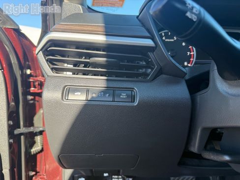 Used 2024 Nissan Altima 2.5 SV image 14