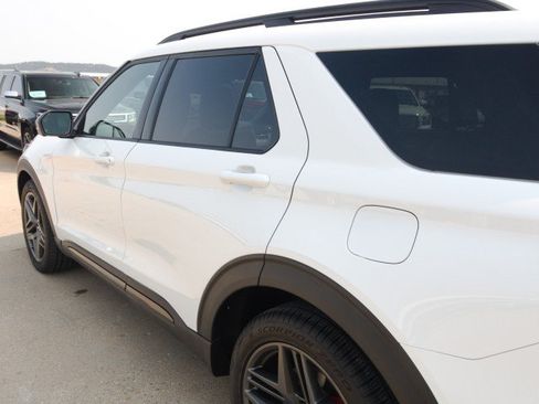 Used 2025 Ford Explorer ST AWD/4WD image 8