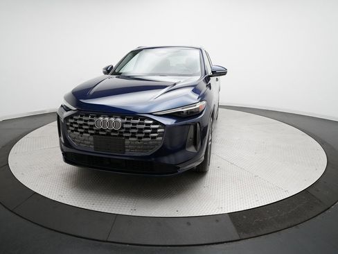 Used 2025 Audi Q5 Premium Plus w/ Premium Plus image 2