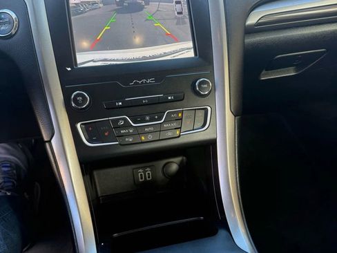 Used 2019 Ford Fusion SEL image 11