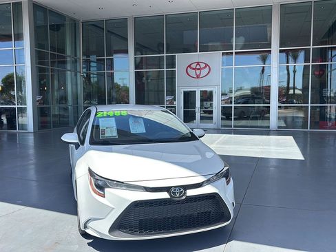 Used 2022 Toyota Corolla LE FWD image 3