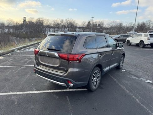 Used 2017 Mitsubishi Outlander SE image 3