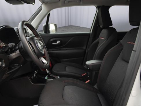 Used 2023 Jeep Renegade Trailhawk image 2