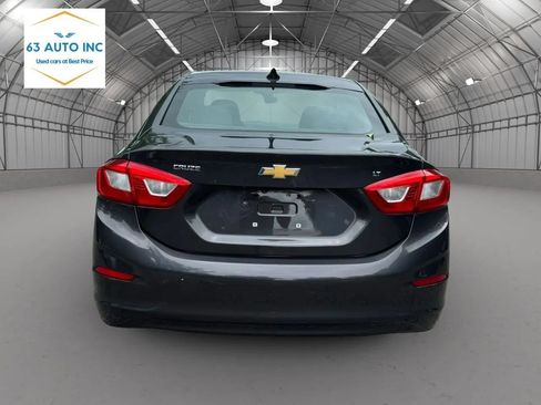 Used 2017 Chevrolet Cruze LT w/ Sun And Sound Package FWD image 4