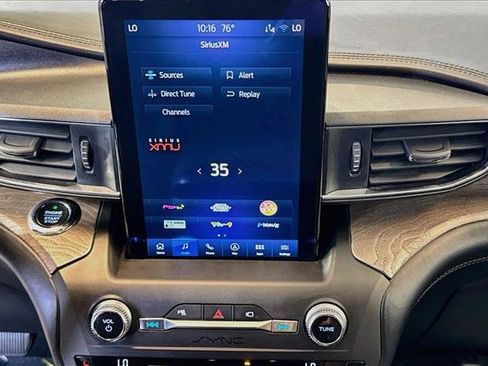 Used 2020 Ford Explorer Platinum w/ Premium Technology Package AWD/4WD image 15