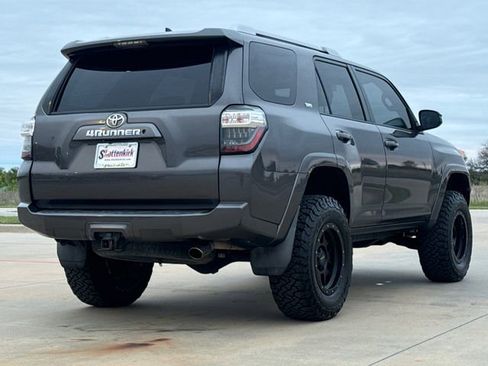Used 2018 Toyota 4Runner SR5 image 9