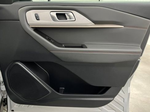 Used 2025 Ford Explorer Active image 26