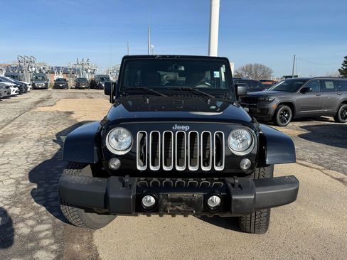 Used 2016 Jeep Wrangler Unlimited Sahara w/ Connectivity Group image 4