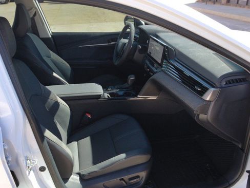 Used 2025 Toyota Camry XLE image 31