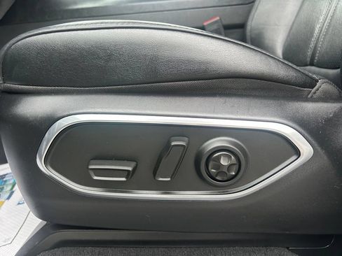 Used 2024 Jeep Wagoneer L Series II w/ Flexible Seating Group AWD/4WD image 16