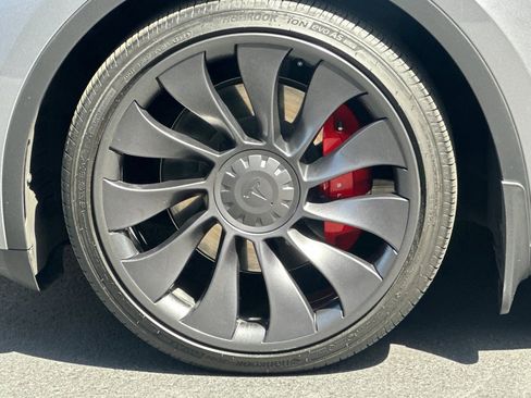 Used 2024 Tesla Model Y Performance AWD/4WD image 35