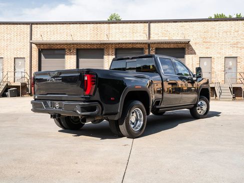 Used 2024 GMC Sierra 3500 Denali Ultimate AWD/4WD image 2