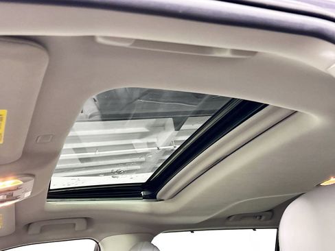 Used 2021 Toyota Highlander Limited image 19