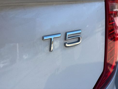 Used 2021 Volvo XC90 T5 Momentum w/ Climate Package image 9