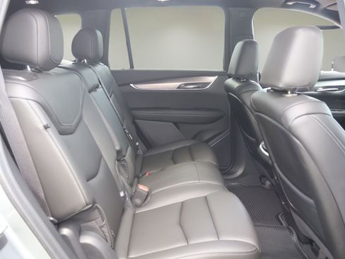 Used 2023 Cadillac XT6 Luxury FWD image 16